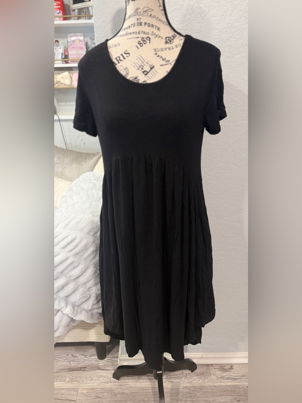 Amazon Black Maternity Dress Medium Short Sleeve Babydoll Empire Waist Flowy - Picture 2 of 7